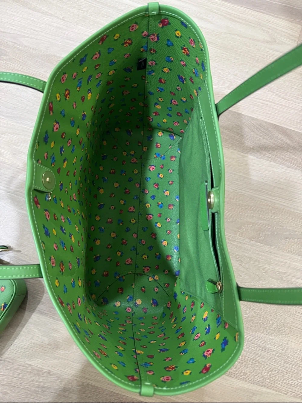 Coach Green Signature Tote with Floral Accent Wristlet - Picture 5 of 9